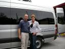 Anneke en Jacob mei de nije bus.jpg